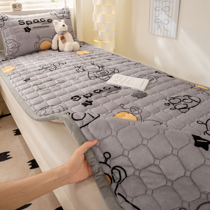 91家纺网 家纺一手货源 找家纺 （总）宅部落 2025新款学生宿舍牛奶绒床垫保暖床褥子夹棉加厚印花床护垫