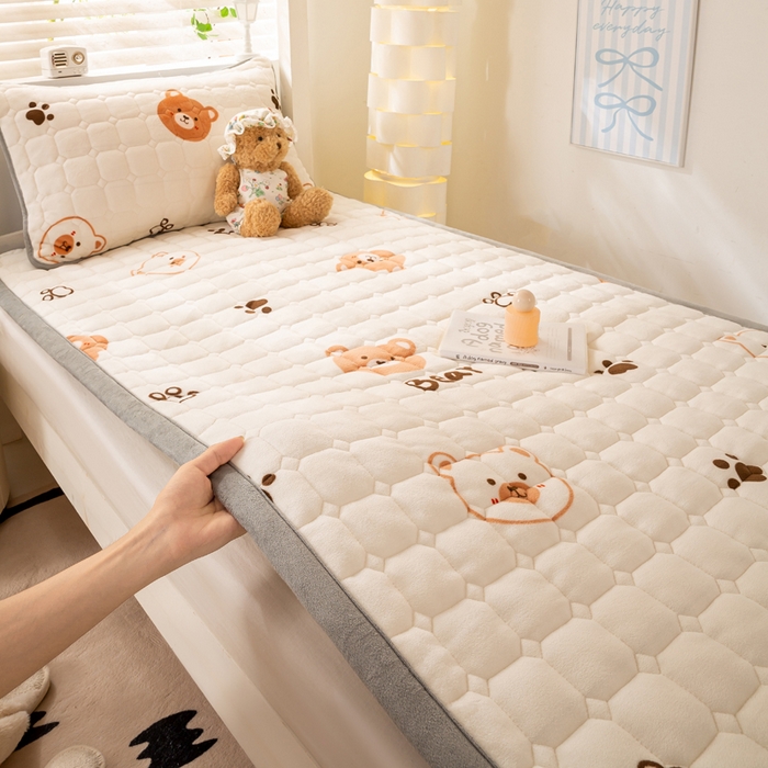 91家纺网 家纺一手货源 找家纺 （总）宅部落 2025新款学生宿舍牛奶绒床垫保暖床褥子夹棉加厚印花床护垫