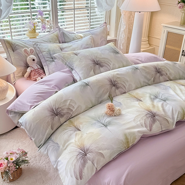 91家纺网 家纺一手货源 找家纺 巧玲珑 2025新款100%数码印花生态AB版四件套 茵茵花季