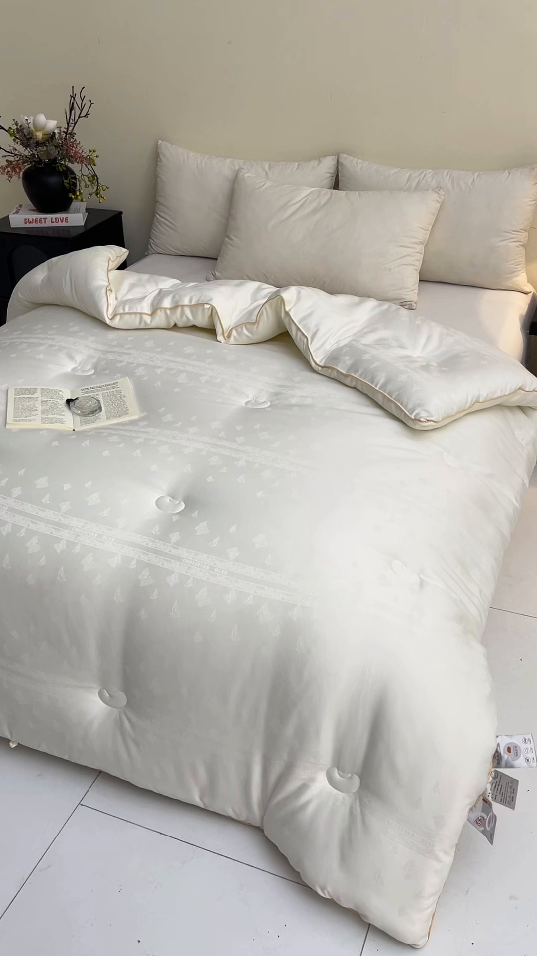 91家纺网 家纺一手货源 找家纺 寐居家纺 2025新款莫代尔提花被子被芯 蝶梦-白