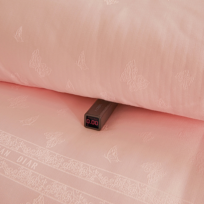 91家纺网 家纺一手货源 找家纺 寐居家纺 2025新款莫代尔提花被子被芯 蝶梦-粉