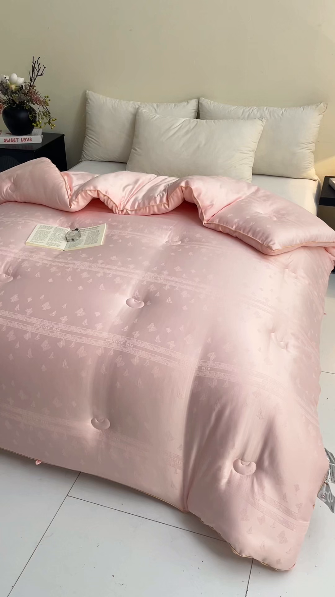 91家纺网 家纺一手货源 找家纺 寐居家纺 2025新款莫代尔提花被子被芯 蝶梦-粉