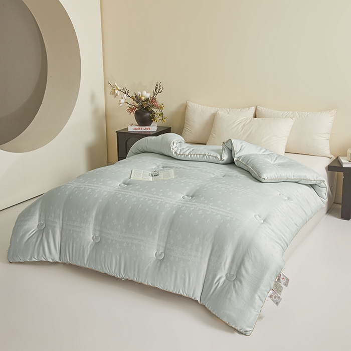 91家纺网 家纺一手货源 找家纺 寐居家纺 2025新款莫代尔提花被子被芯 蝶梦-绿