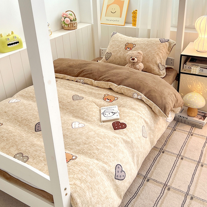 91家纺网 家纺一手货源 找家纺 （总）卡普 2025爆款加厚卡通小清新牛奶绒学生宿舍三件套含棉花胎四件套