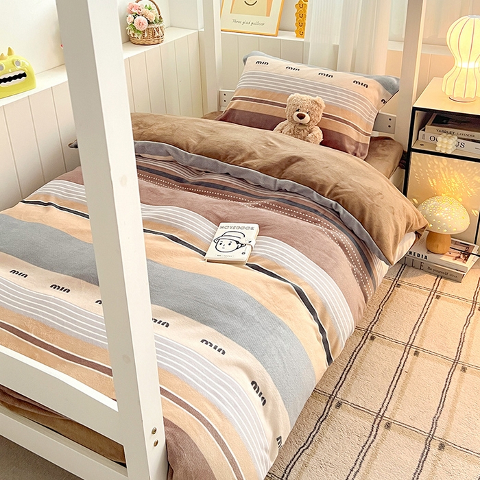 91家纺网 家纺一手货源 找家纺 （总）卡普 2025爆款加厚卡通小清新牛奶绒学生宿舍三件套含棉花胎四件套