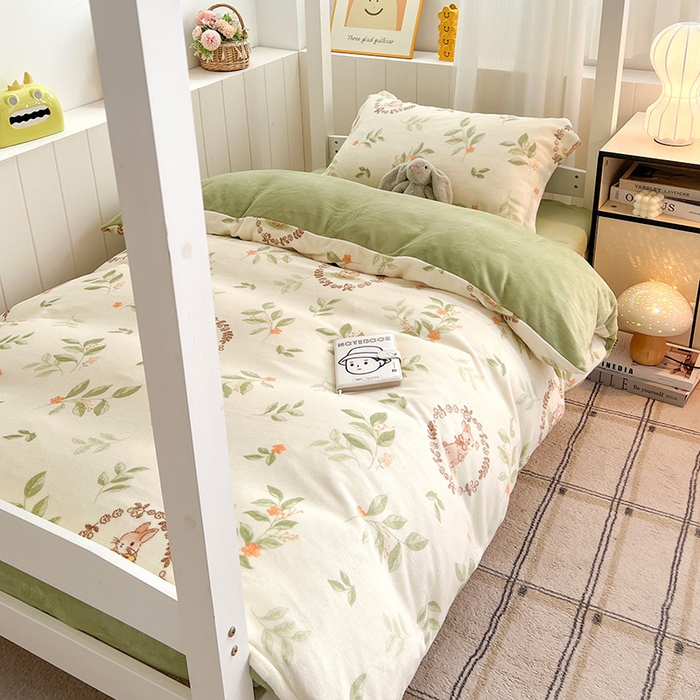 91家纺网 家纺一手货源 找家纺 （总）卡普 2025爆款加厚卡通小清新牛奶绒学生宿舍三件套含棉花胎四件套