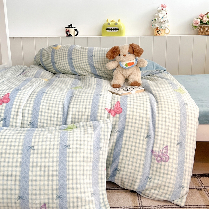 91家纺网 家纺一手货源 找家纺 卡普二店 2024新款牛奶绒学生三件套系列 蝶舞格韵