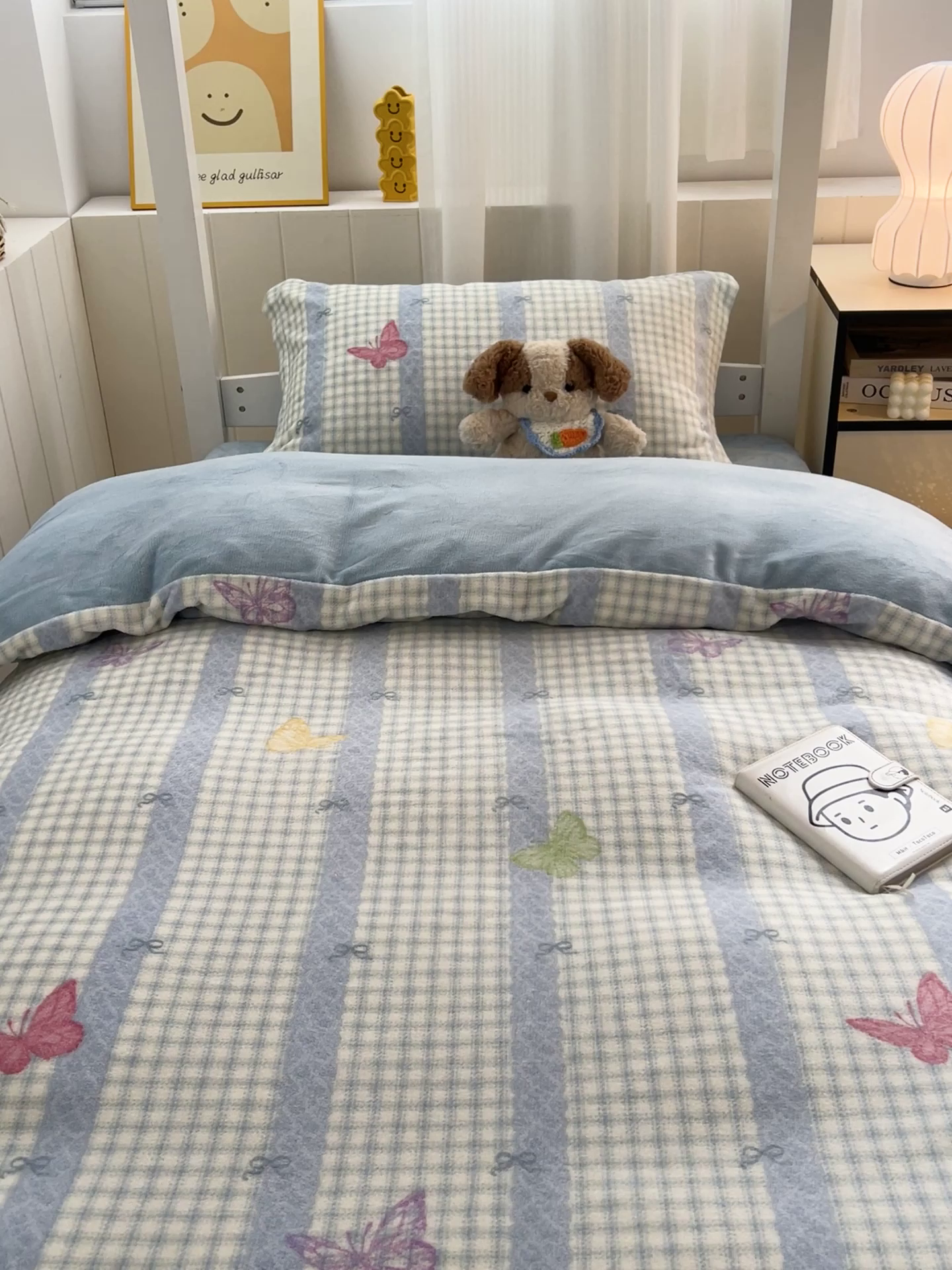 91家纺网 家纺一手货源 找家纺 卡普二店 2024新款牛奶绒学生三件套系列 蝶舞格韵