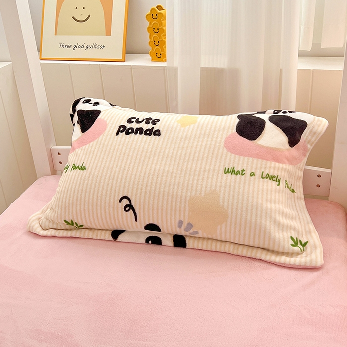 91家纺网 家纺一手货源 找家纺 卡普二店 2024新款牛奶绒学生三件套系列 粉熊猫