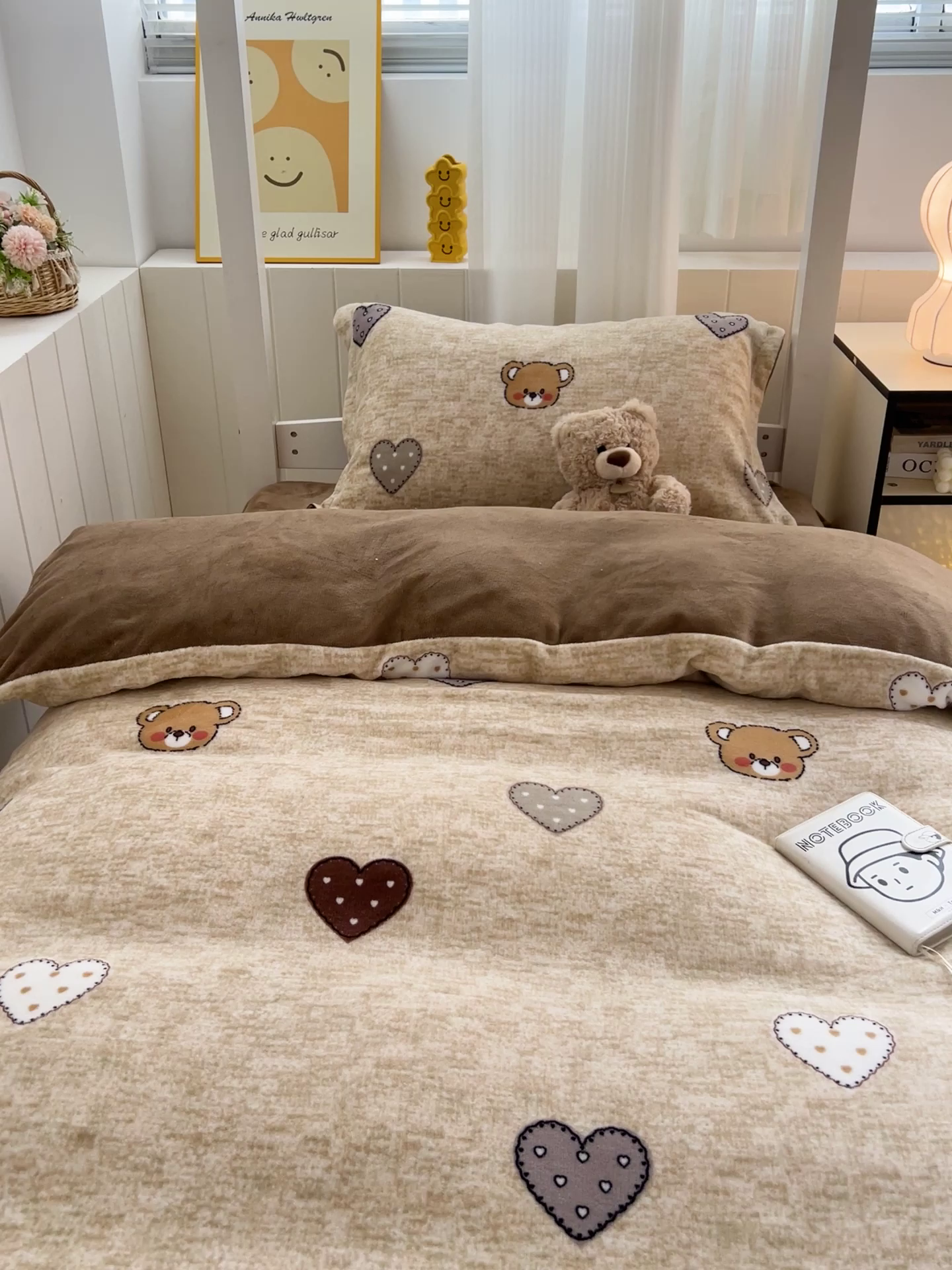 91家纺网 家纺一手货源 找家纺 卡普二店 2024新款牛奶绒学生三件套系列 萌萌熊