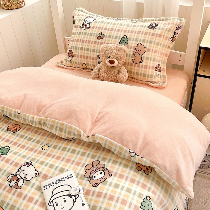 91家纺网 家纺一手货源 找家纺 卡普二店 2024新款牛奶绒学生三件套系列 凯蒂乐园