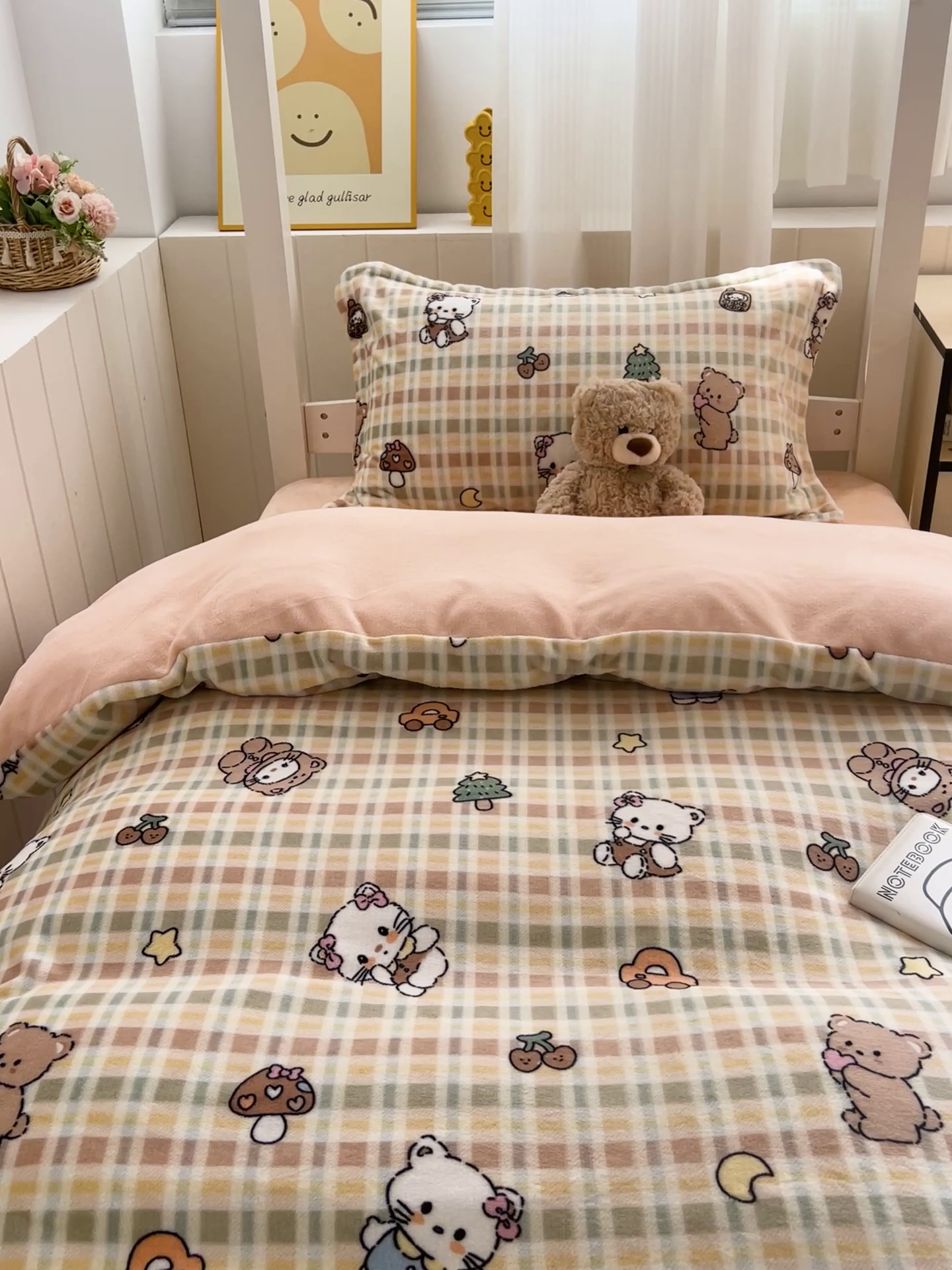 91家纺网 家纺一手货源 找家纺 卡普二店 2024新款牛奶绒学生三件套系列 凯蒂乐园