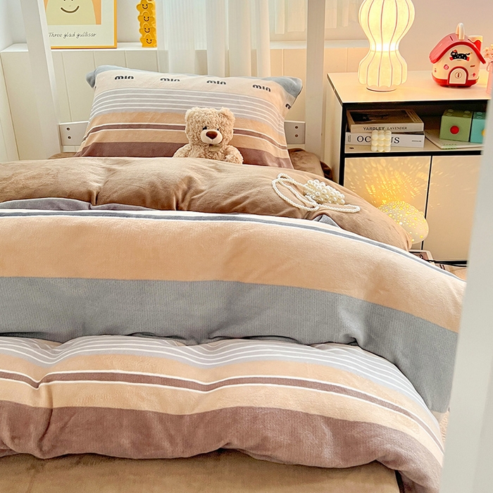 91家纺网 家纺一手货源 找家纺 卡普二店 2024新款牛奶绒学生三件套系列 米兰风尚