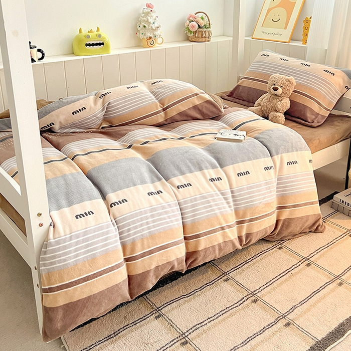 91家纺网 家纺一手货源 找家纺 卡普二店 2024新款牛奶绒学生三件套系列 米兰风尚