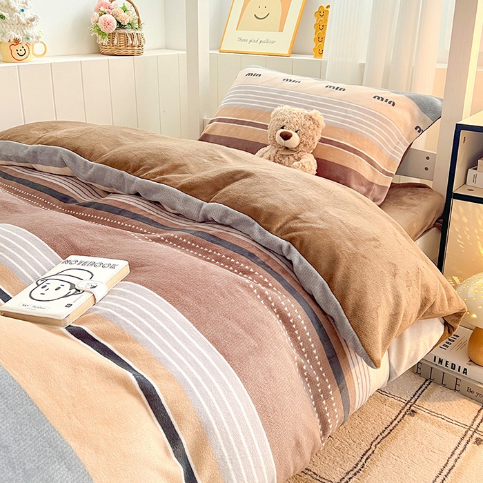 91家纺网 家纺一手货源 找家纺 卡普二店 2024新款牛奶绒学生三件套系列 米兰风尚