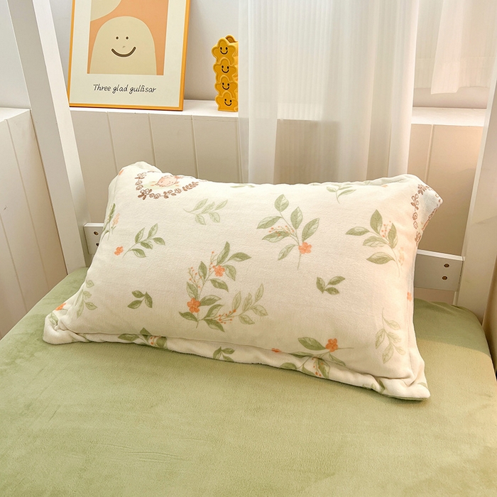 91家纺网 家纺一手货源 找家纺 卡普二店 2024新款牛奶绒学生三件套系列 森林小兔