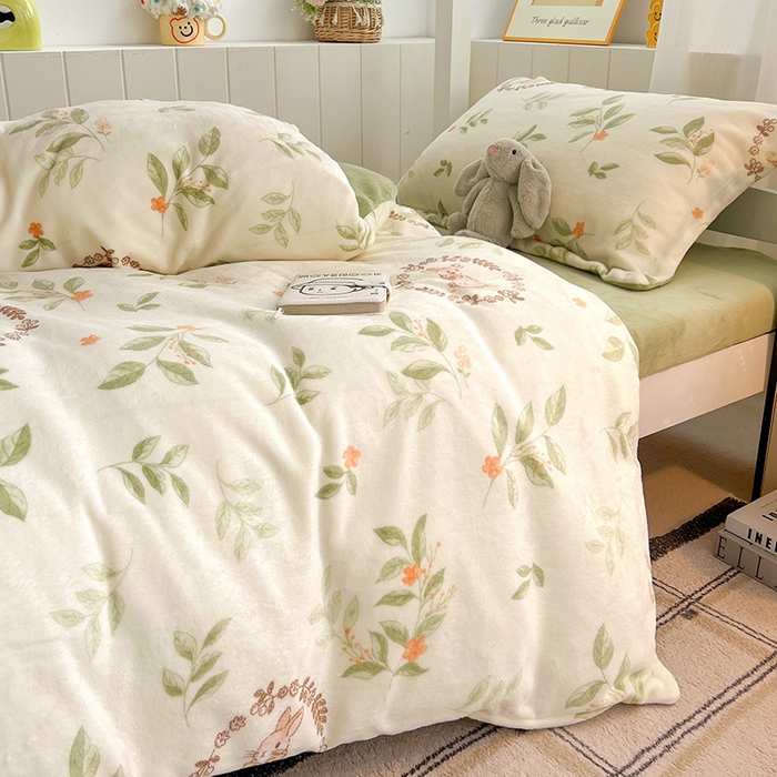 91家纺网 家纺一手货源 找家纺 卡普二店 2024新款牛奶绒学生三件套系列 森林小兔