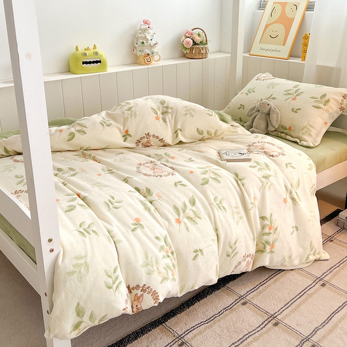 91家纺网 家纺一手货源 找家纺 卡普二店 2024新款牛奶绒学生三件套系列 森林小兔