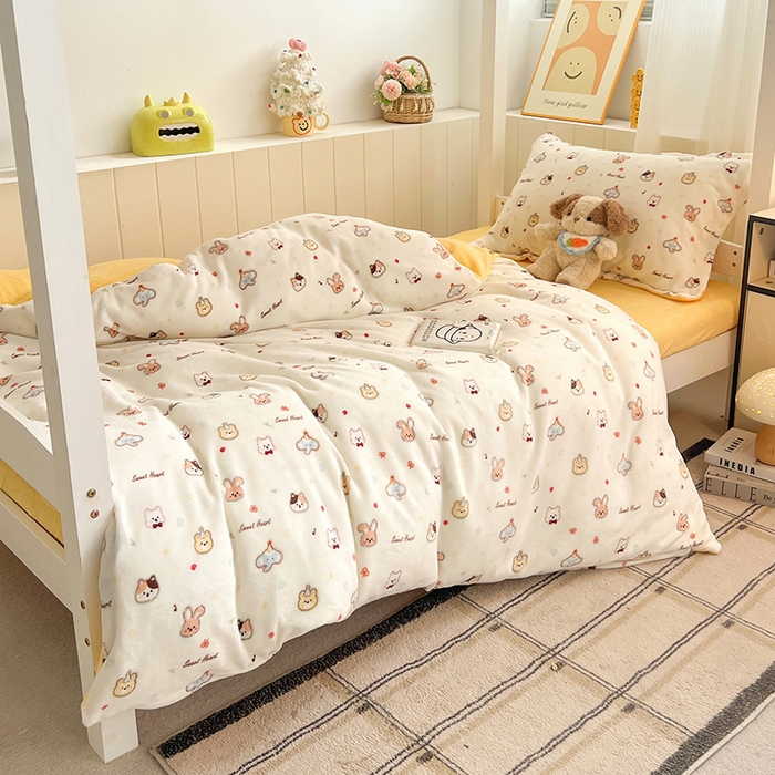 91家纺网 家纺一手货源 找家纺 卡普二店 2024新款牛奶绒学生三件套系列 童趣时光