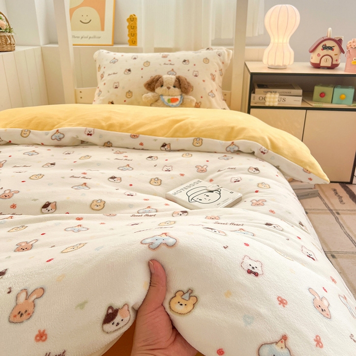 91家纺网 家纺一手货源 找家纺 卡普二店 2024新款牛奶绒学生三件套系列 童趣时光