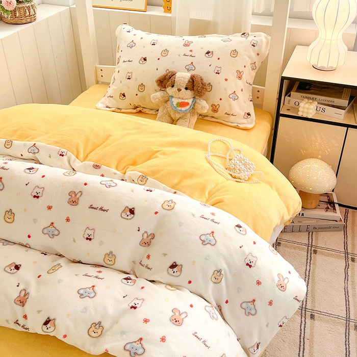 91家纺网 家纺一手货源 找家纺 卡普二店 2024新款牛奶绒学生三件套系列 童趣时光