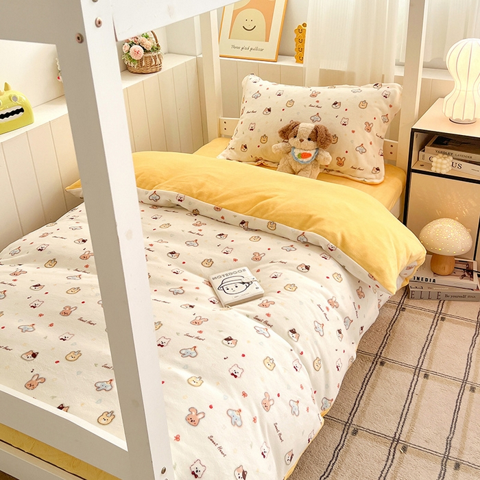 91家纺网 家纺一手货源 找家纺 卡普二店 2024新款牛奶绒学生三件套系列 童趣时光