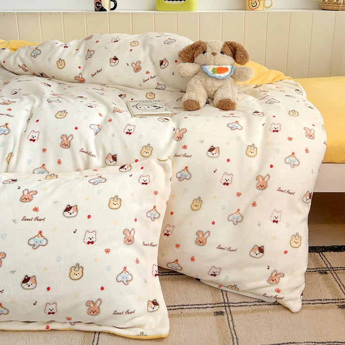 91家纺网 家纺一手货源 找家纺 卡普二店 2024新款牛奶绒学生三件套系列 童趣时光