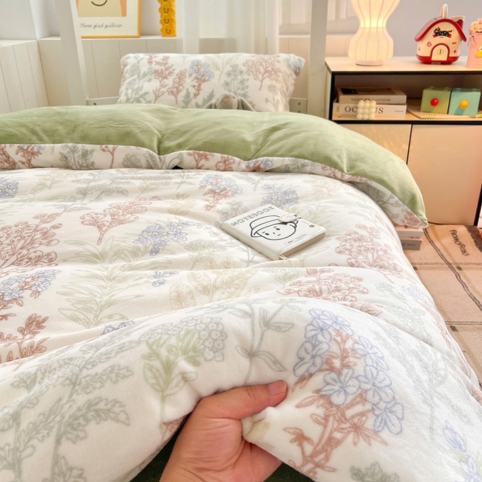 91家纺网 家纺一手货源 找家纺 卡普二店 2024新款牛奶绒学生三件套系列 幽兰花谷