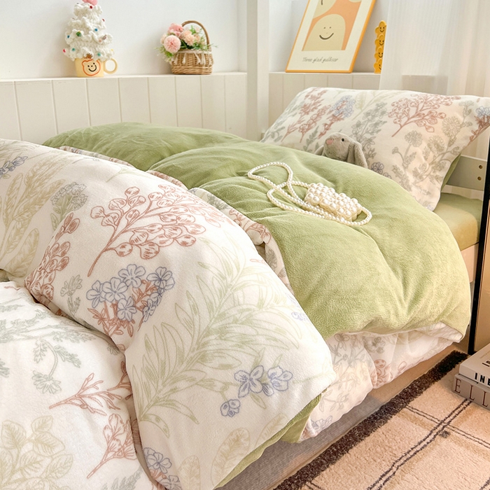 91家纺网 家纺一手货源 找家纺 卡普二店 2024新款牛奶绒学生三件套系列 幽兰花谷