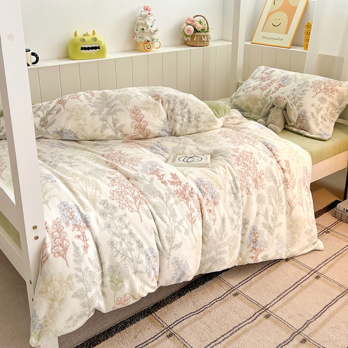 91家纺网 家纺一手货源 找家纺 卡普二店 2024新款牛奶绒学生三件套系列 幽兰花谷