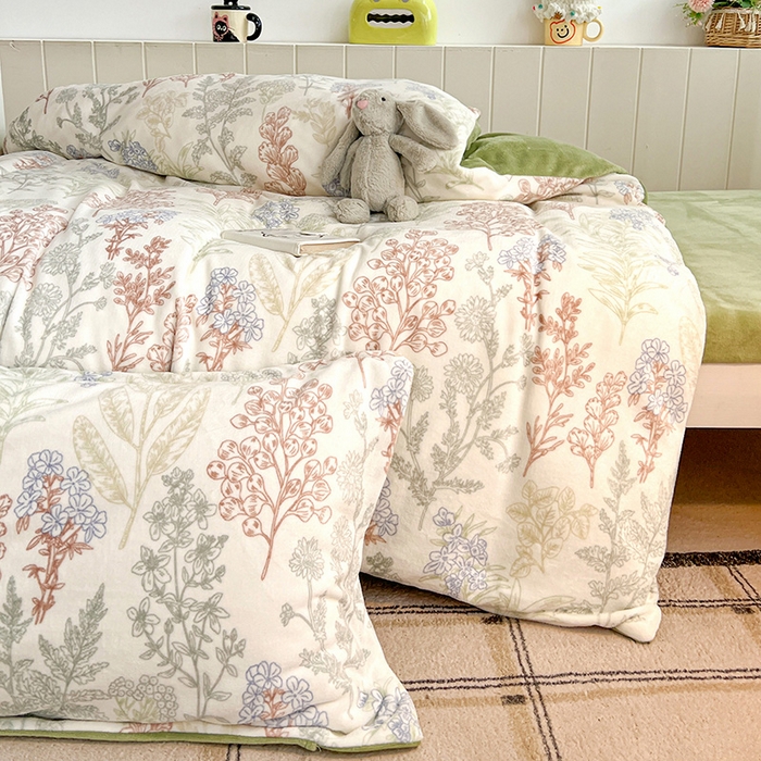 91家纺网 家纺一手货源 找家纺 卡普二店 2024新款牛奶绒学生三件套系列 幽兰花谷