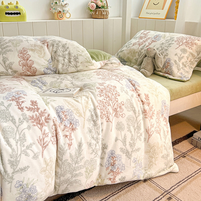 91家纺网 家纺一手货源 找家纺 卡普二店 2024新款牛奶绒学生三件套系列 幽兰花谷