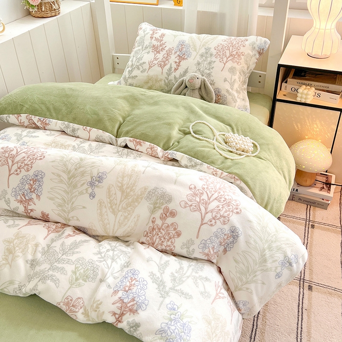 91家纺网 家纺一手货源 找家纺 卡普二店 2024新款牛奶绒学生三件套系列 幽兰花谷