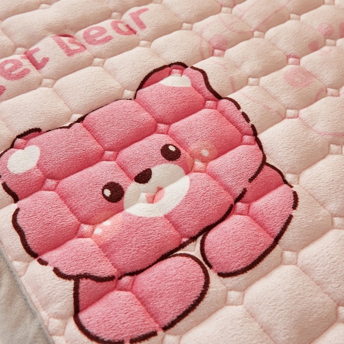 91家纺网 家纺一手货源 找家纺 奇丝雅 2025新款A类牛奶绒床褥床垫家用学生宿舍上下铺寝室软垫床护垫夹棉褥子-学生床套件 草莓熊