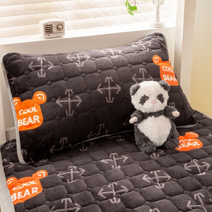 91家纺网 家纺一手货源 找家纺 宅部落 2025新款学生宿舍牛奶绒床垫保暖床褥子夹棉加厚印花床护垫 宝丽熊