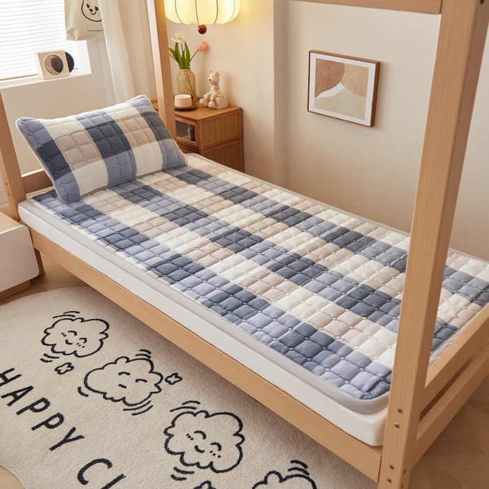 91家纺网 家纺一手货源 找家纺 奇丝雅 2025新款A类牛奶绒床褥床垫家用学生宿舍上下铺寝室软垫床护垫夹棉褥子-学生床套件 大蓝格