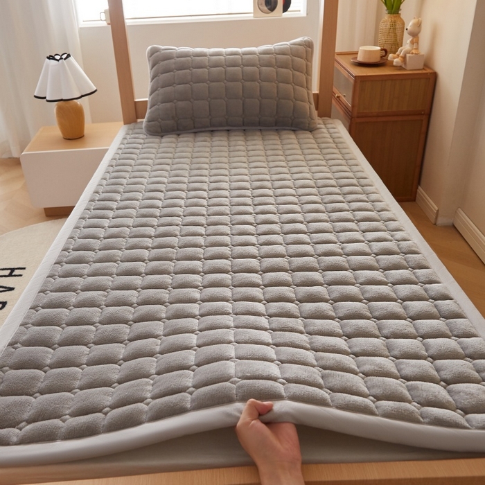91家纺网 家纺一手货源 找家纺 奇丝雅 2025新款A类牛奶绒床褥床垫家用学生宿舍上下铺寝室软垫床护垫夹棉褥子-学生床套件 高级灰