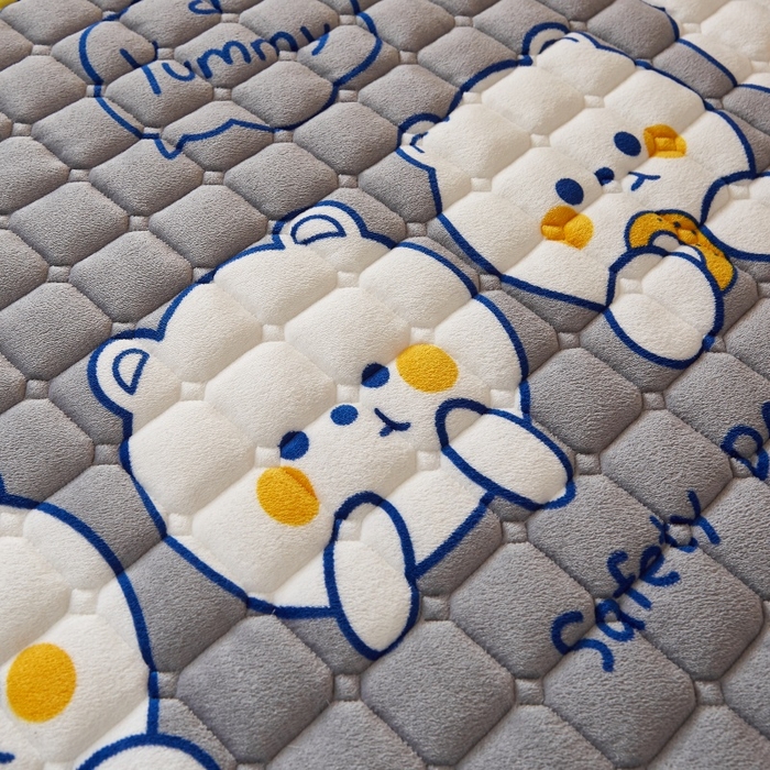 91家纺网 家纺一手货源 找家纺 奇丝雅 2025新款A类牛奶绒床褥床垫家用学生宿舍上下铺寝室软垫床护垫夹棉褥子-学生床套件 欢乐熊