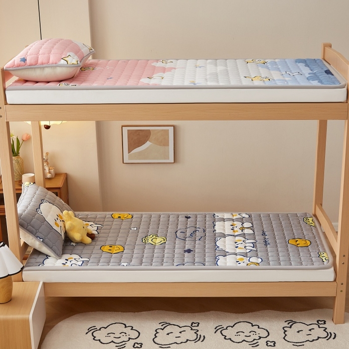 91家纺网 家纺一手货源 找家纺 奇丝雅 2025新款A类牛奶绒床褥床垫家用学生宿舍上下铺寝室软垫床护垫夹棉褥子-学生床套件 欢乐熊