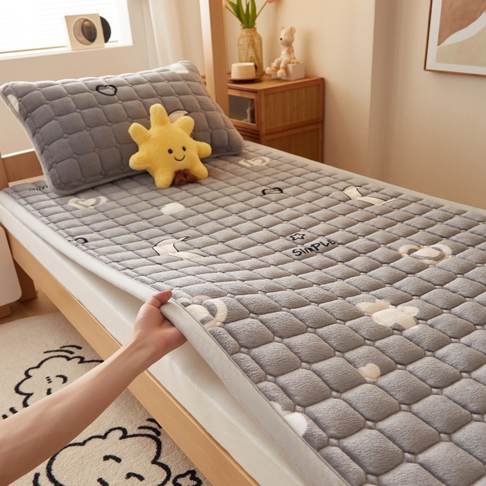 91家纺网 家纺一手货源 找家纺 奇丝雅 2025新款A类牛奶绒床褥床垫家用学生宿舍上下铺寝室软垫床护垫夹棉褥子-学生床套件 满天星