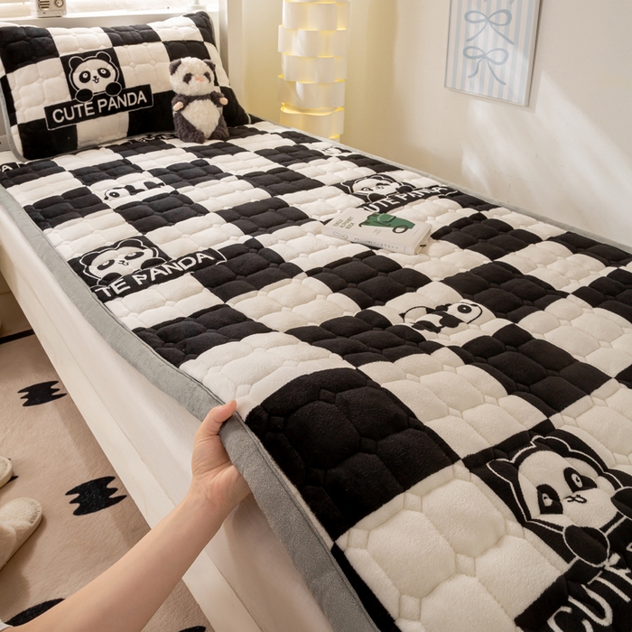 91家纺网 家纺一手货源 找家纺 宅部落 2025新款学生宿舍牛奶绒床垫保暖床褥子夹棉加厚印花床护垫 熊猫格