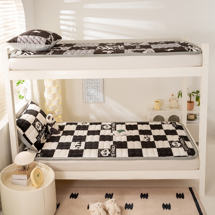 91家纺网 家纺一手货源 找家纺 宅部落 2025新款学生宿舍牛奶绒床垫保暖床褥子夹棉加厚印花床护垫 熊猫格