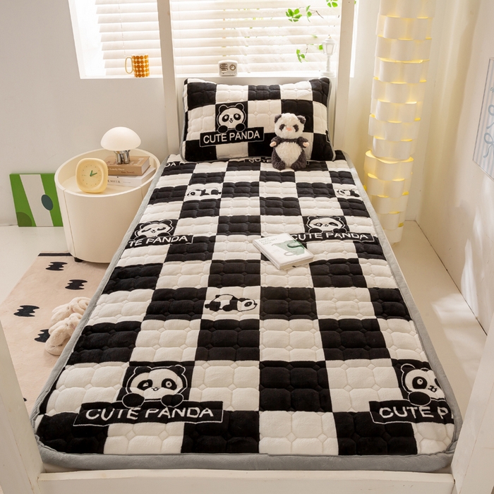 91家纺网 家纺一手货源 找家纺 宅部落 2025新款学生宿舍牛奶绒床垫保暖床褥子夹棉加厚印花床护垫 熊猫格