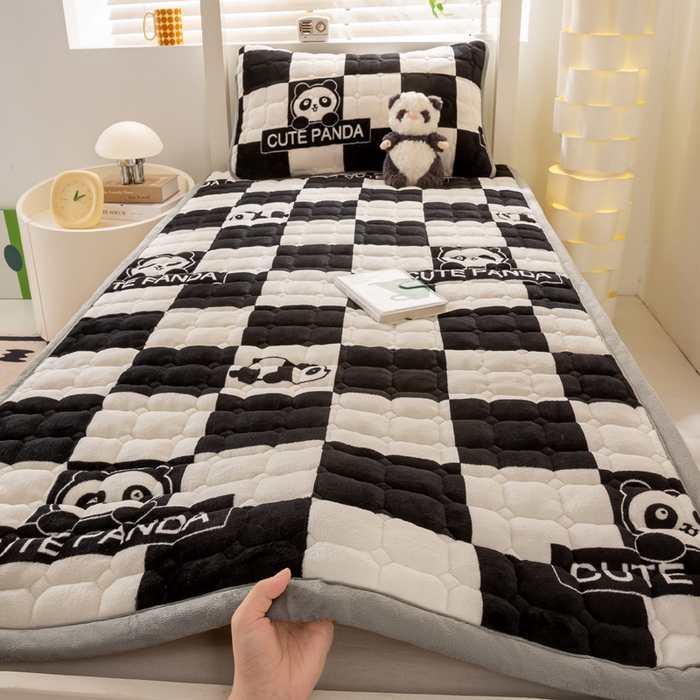 91家纺网 家纺一手货源 找家纺 宅部落 2025新款学生宿舍牛奶绒床垫保暖床褥子夹棉加厚印花床护垫 熊猫格