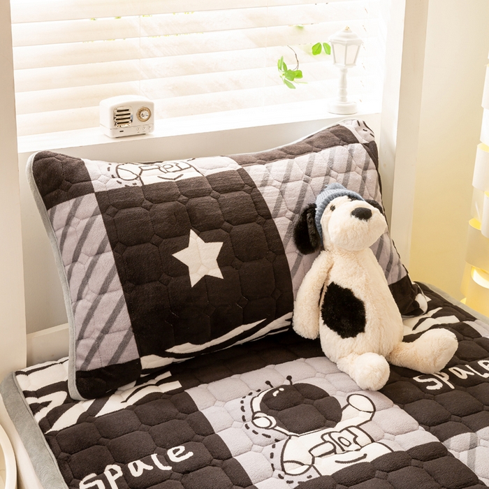 91家纺网 家纺一手货源 找家纺 宅部落 2025新款学生宿舍牛奶绒床垫保暖床褥子夹棉加厚印花床护垫 梦空间