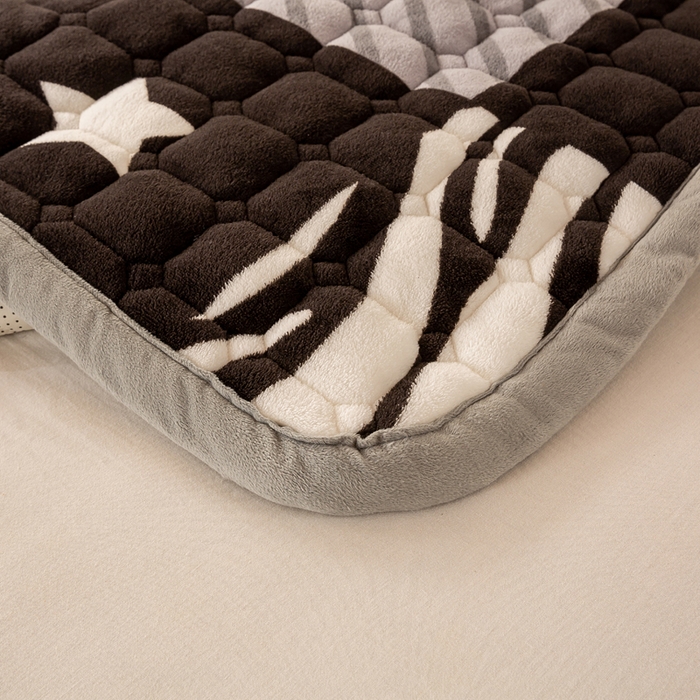 91家纺网 家纺一手货源 找家纺 宅部落 2025新款学生宿舍牛奶绒床垫保暖床褥子夹棉加厚印花床护垫 梦空间