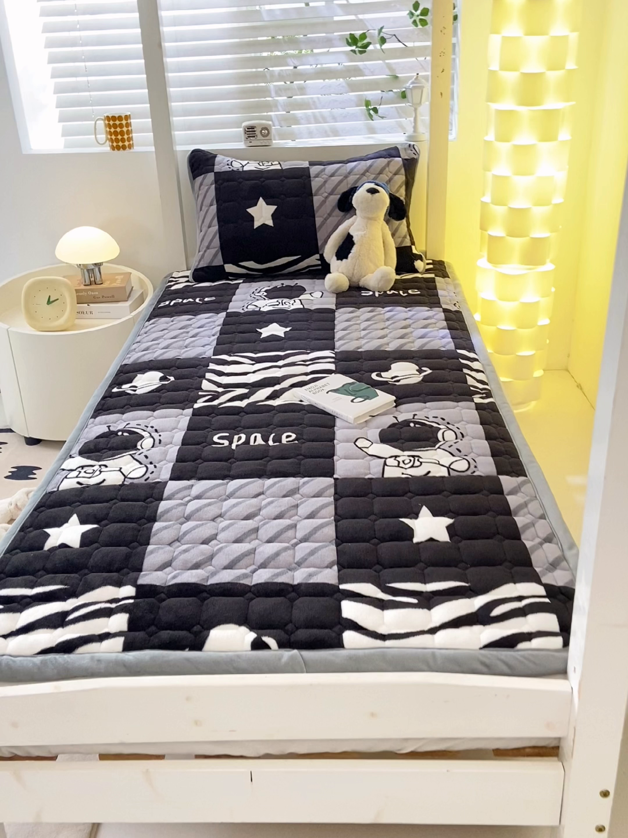 91家纺网 家纺一手货源 找家纺 宅部落 2025新款学生宿舍牛奶绒床垫保暖床褥子夹棉加厚印花床护垫 梦空间