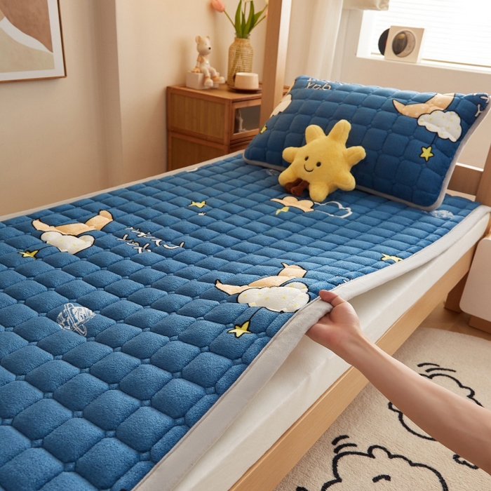 91家纺网 家纺一手货源 找家纺 奇丝雅 2025新款A类牛奶绒床褥床垫家用学生宿舍上下铺寝室软垫床护垫夹棉褥子-学生床套件 晚安