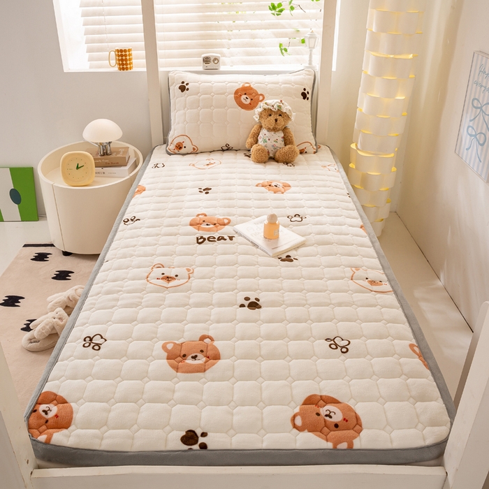 91家纺网 家纺一手货源 找家纺 宅部落 2025新款学生宿舍牛奶绒床垫保暖床褥子夹棉加厚印花床护垫 熊的脚印