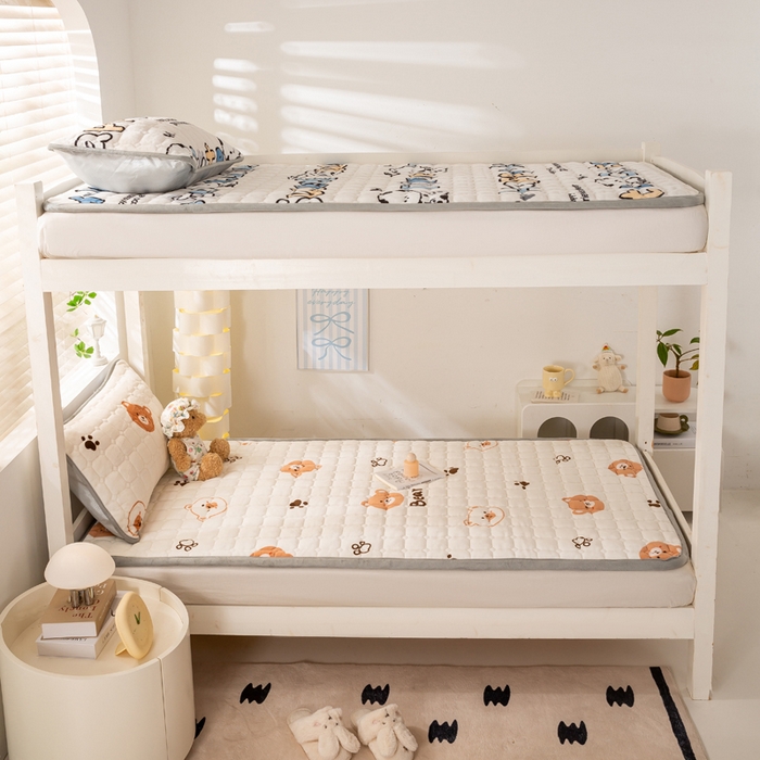 91家纺网 家纺一手货源 找家纺 宅部落 2025新款学生宿舍牛奶绒床垫保暖床褥子夹棉加厚印花床护垫 熊的脚印